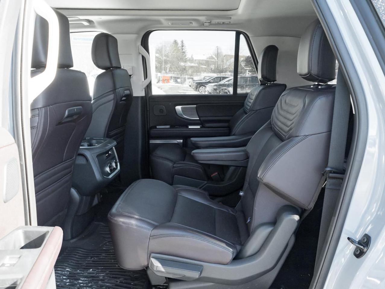 2025 Ford Expedition Platinum Max Photo