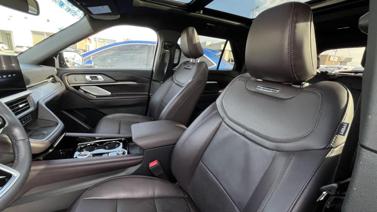 2025 Ford Explorer Platinum Photo