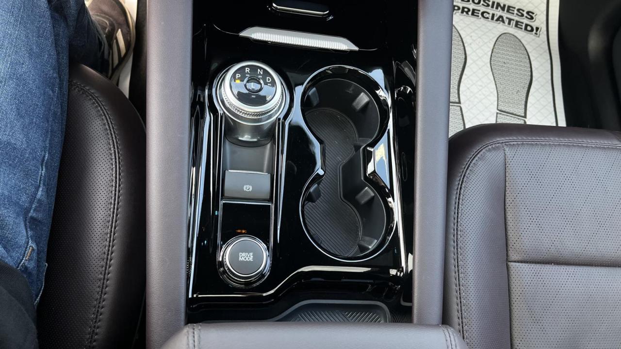 2025 Ford Explorer Platinum Photo