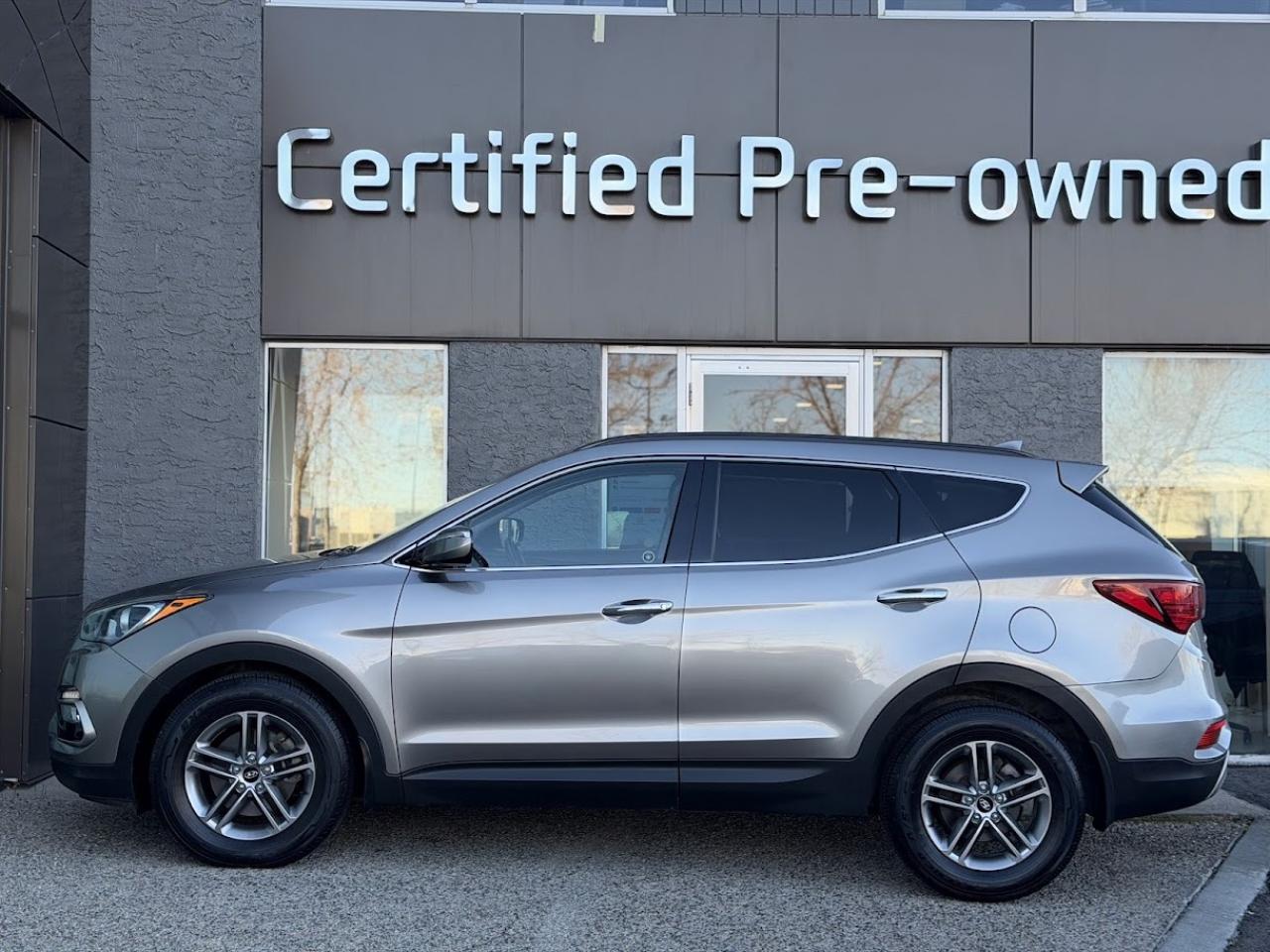 Used 2017 Hyundai Santa Fe SE w/ AWD / PANORAMIC ROOF / LEATHER for sale in Calgary, AB
