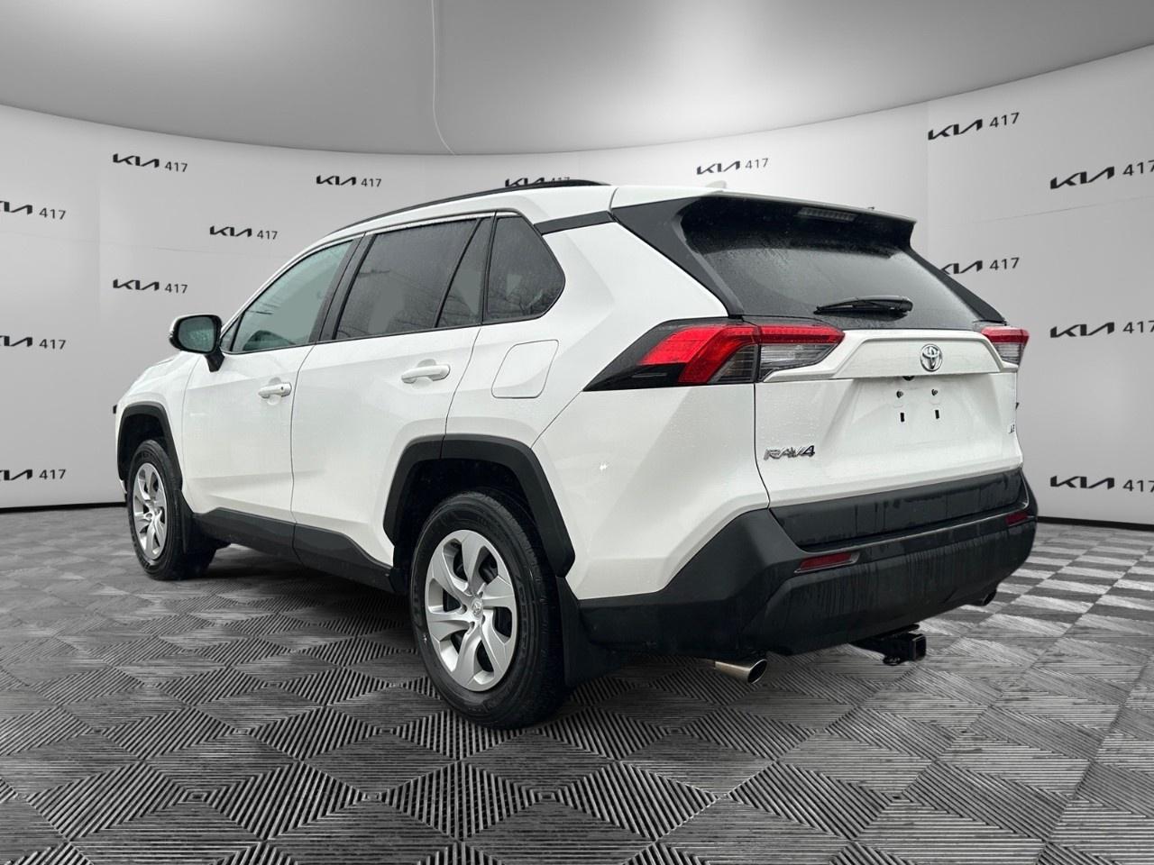 2020 Toyota RAV4 LE FWD Photo2