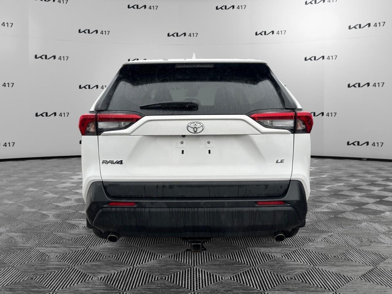 2020 Toyota RAV4 LE FWD Photo3