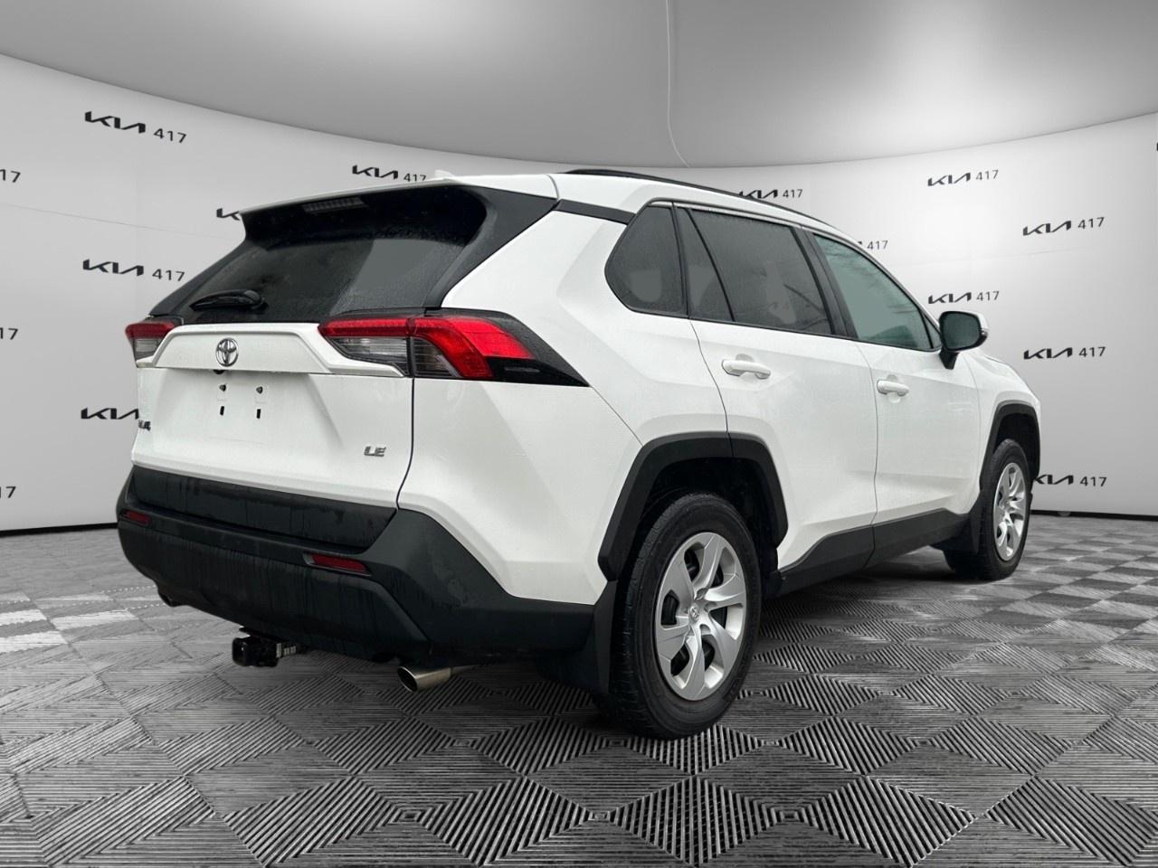 2020 Toyota RAV4 LE FWD Photo