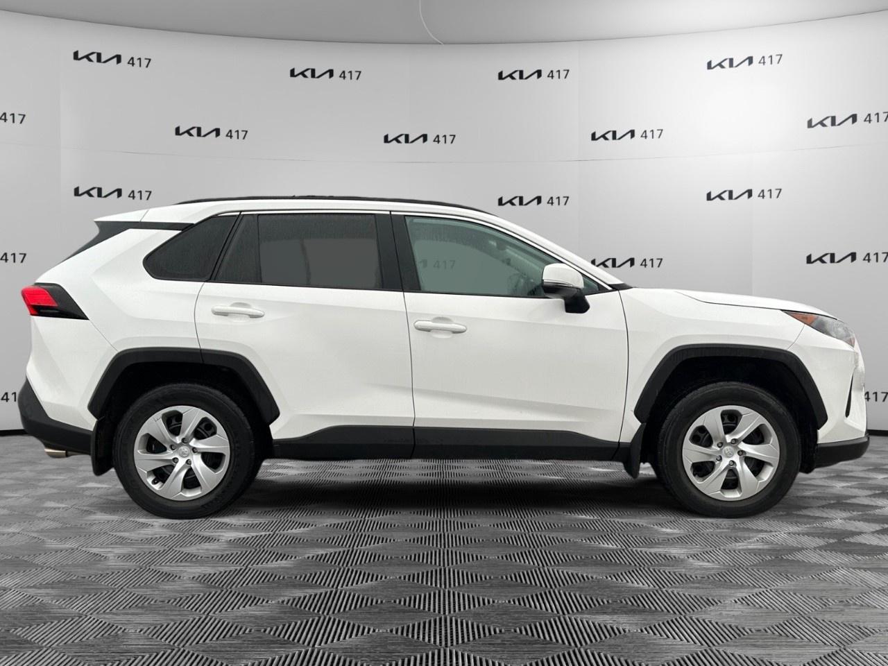 2020 Toyota RAV4 LE FWD Photo