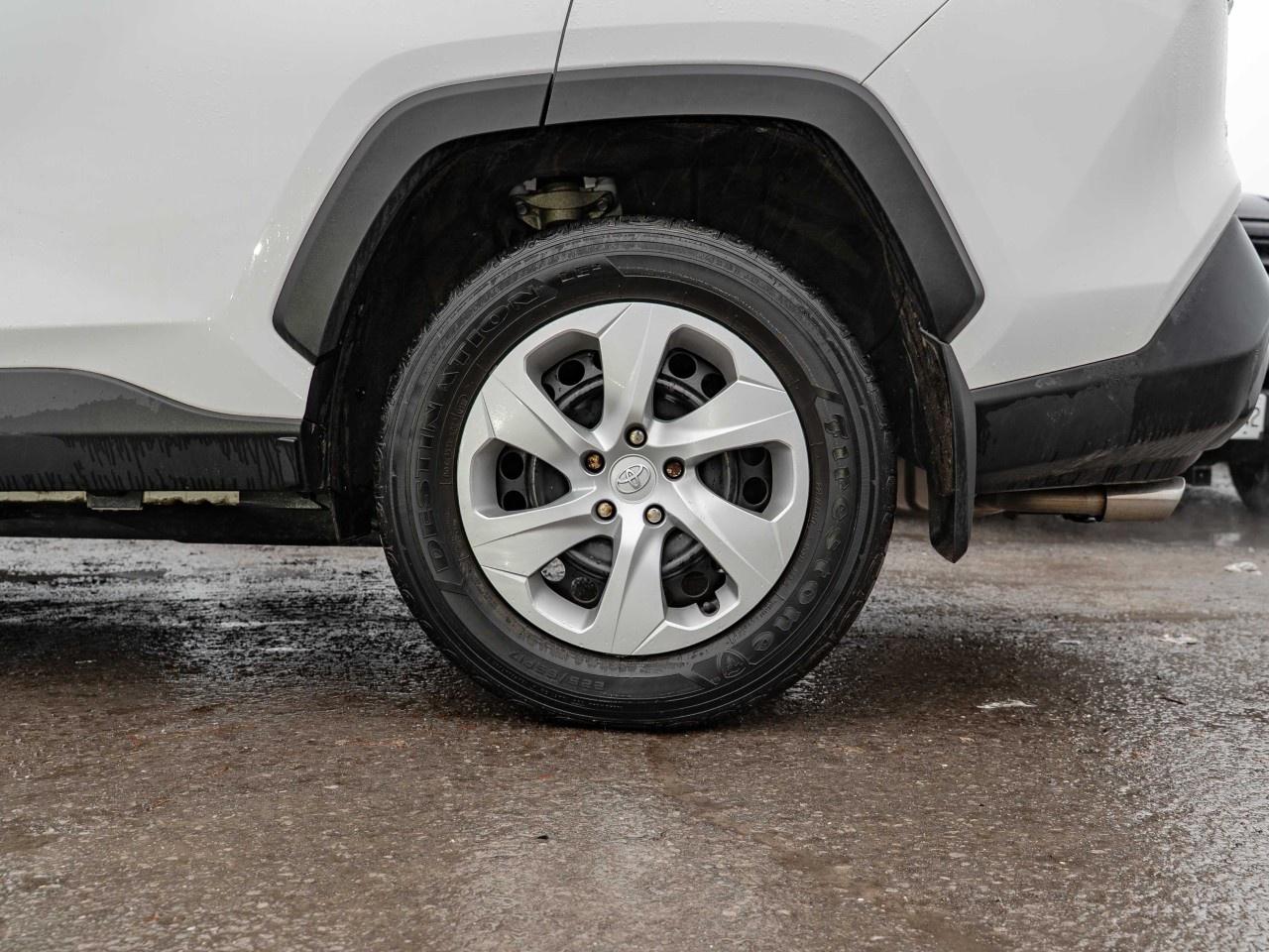 2020 Toyota RAV4 LE FWD Photo