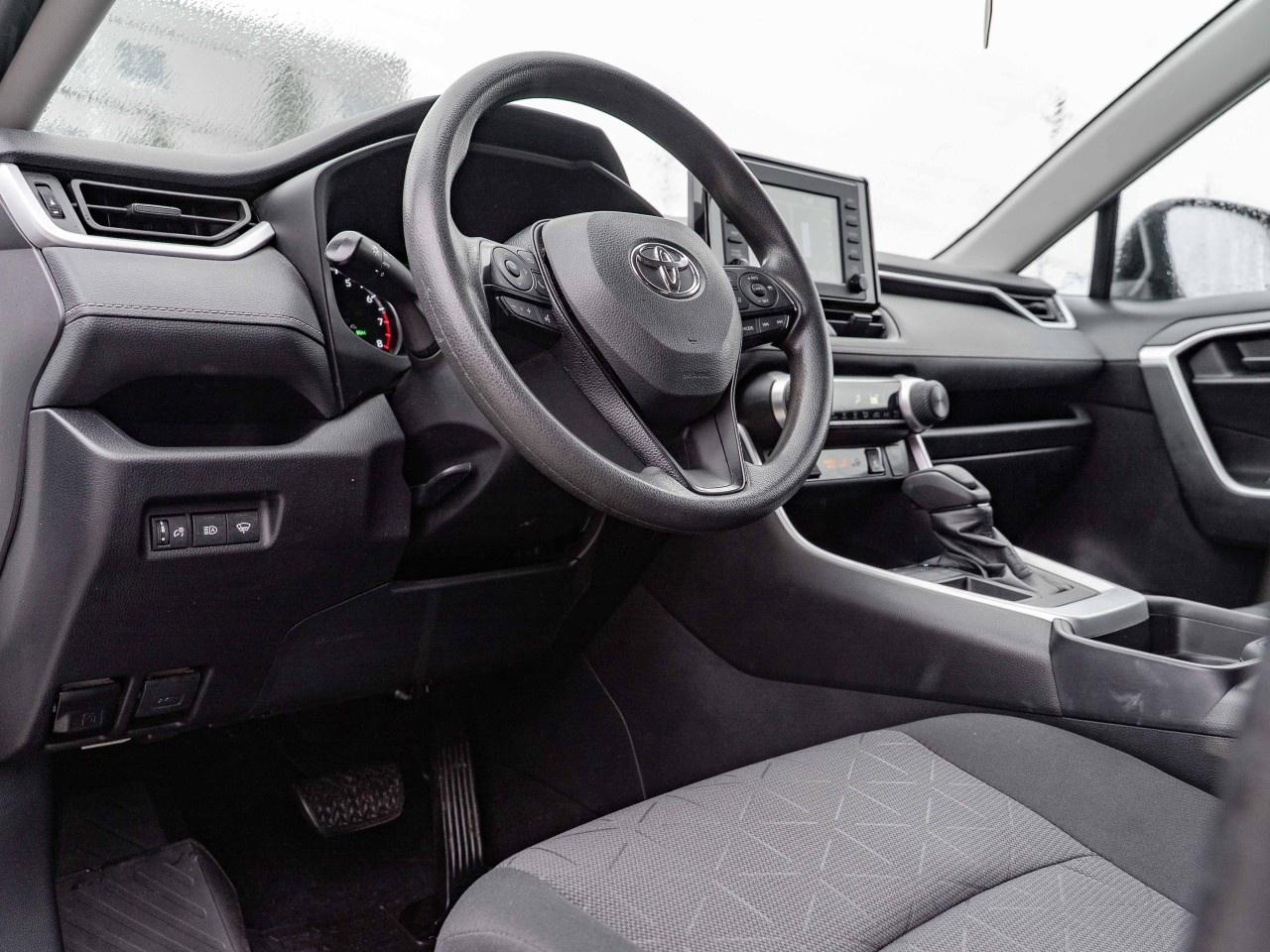 2020 Toyota RAV4 LE FWD Photo