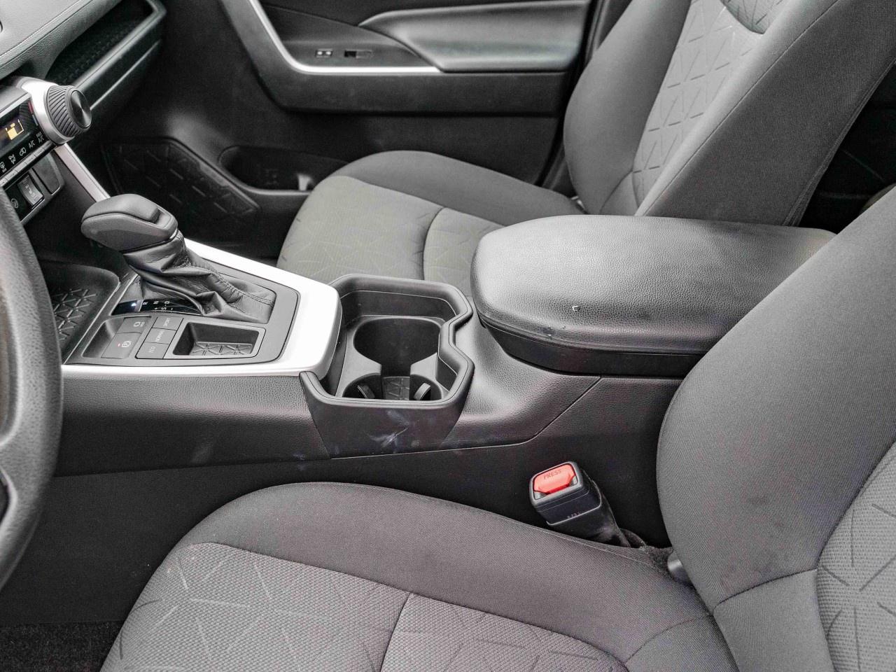 2020 Toyota RAV4 LE FWD Photo