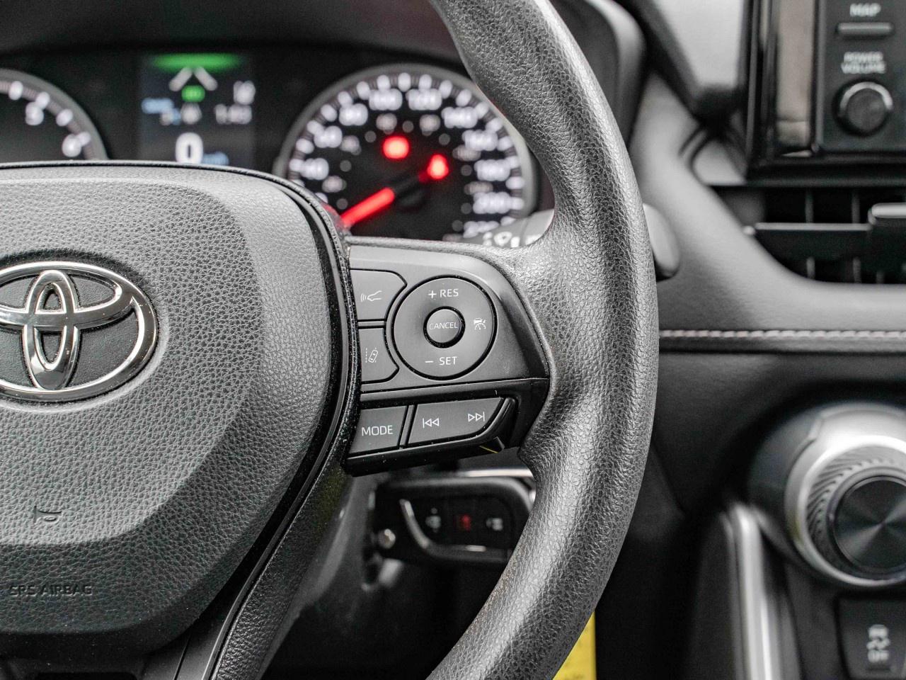 2020 Toyota RAV4 LE FWD Photo