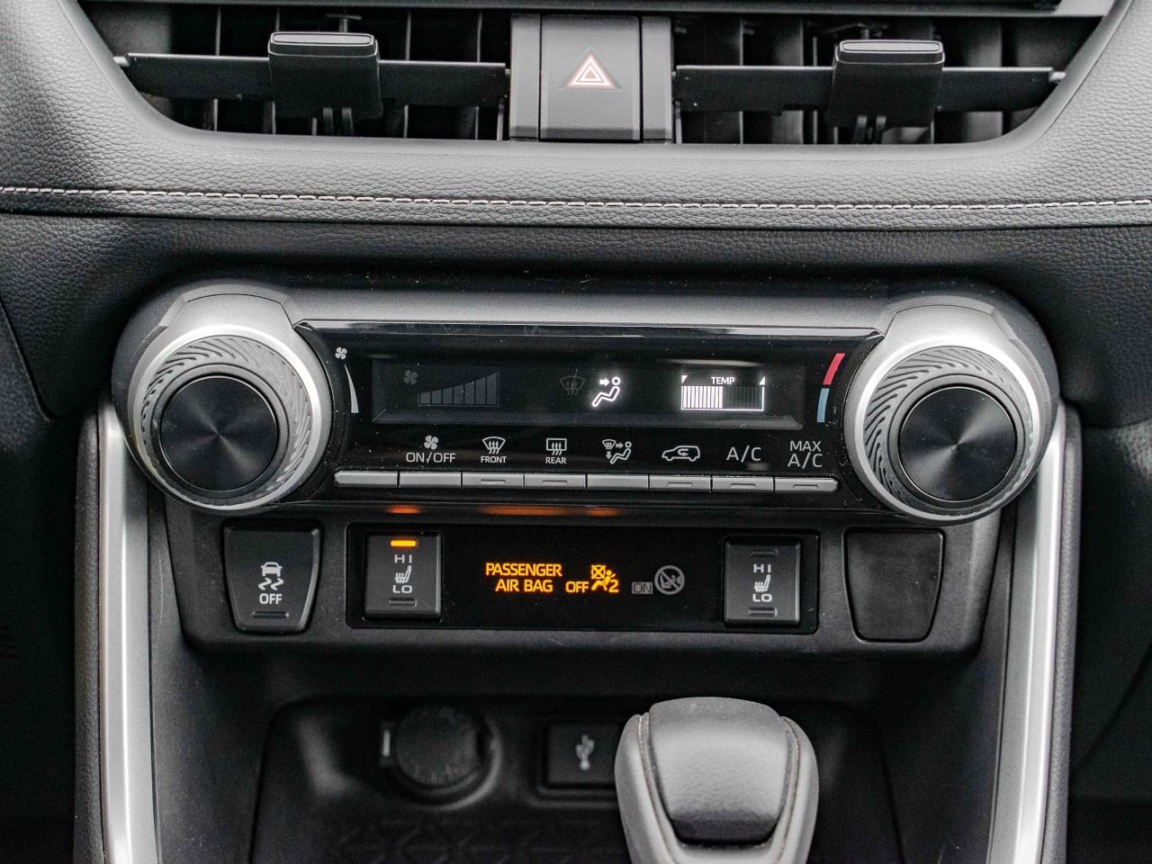 2020 Toyota RAV4 LE FWD Photo