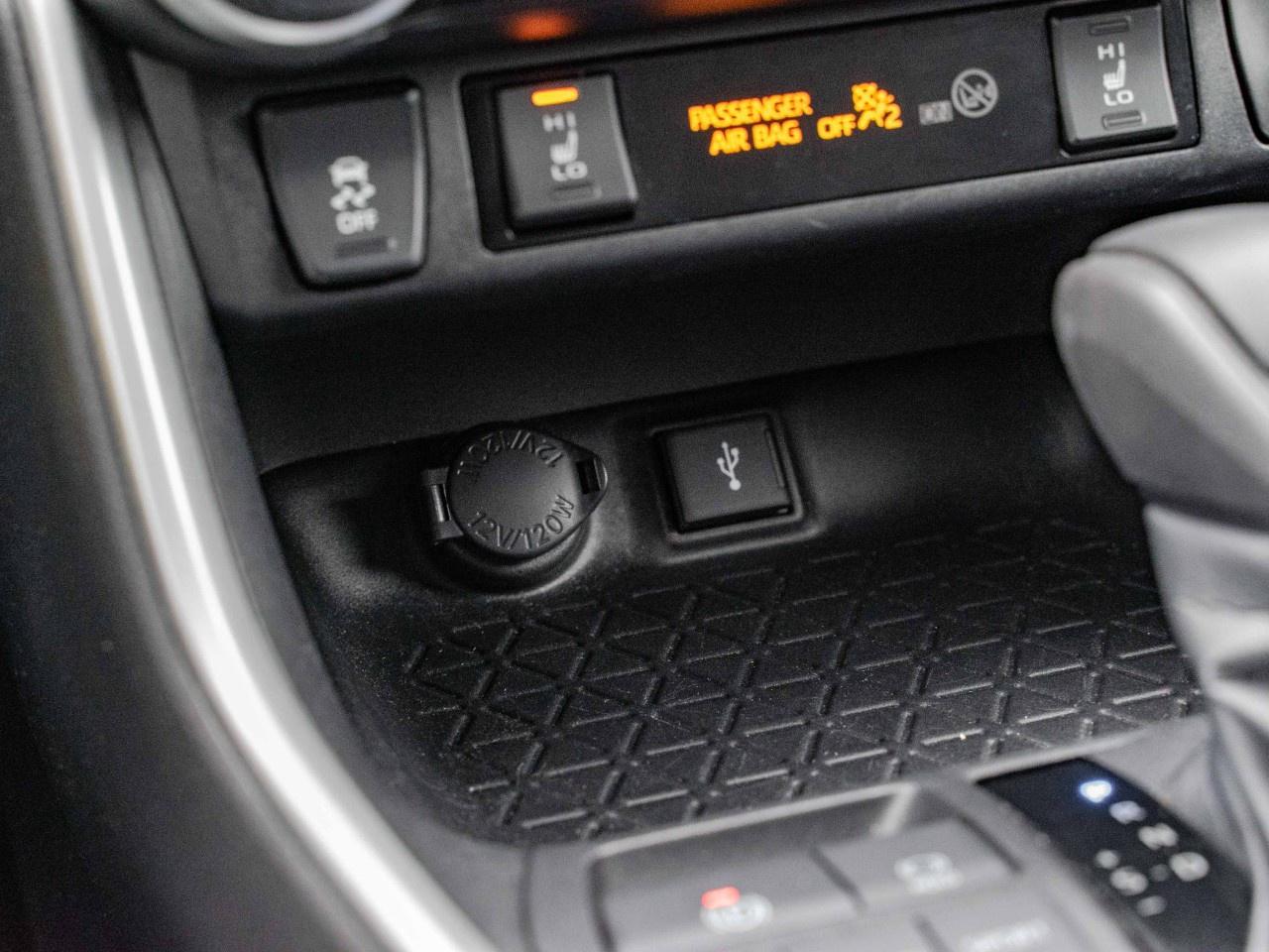 2020 Toyota RAV4 LE FWD Photo