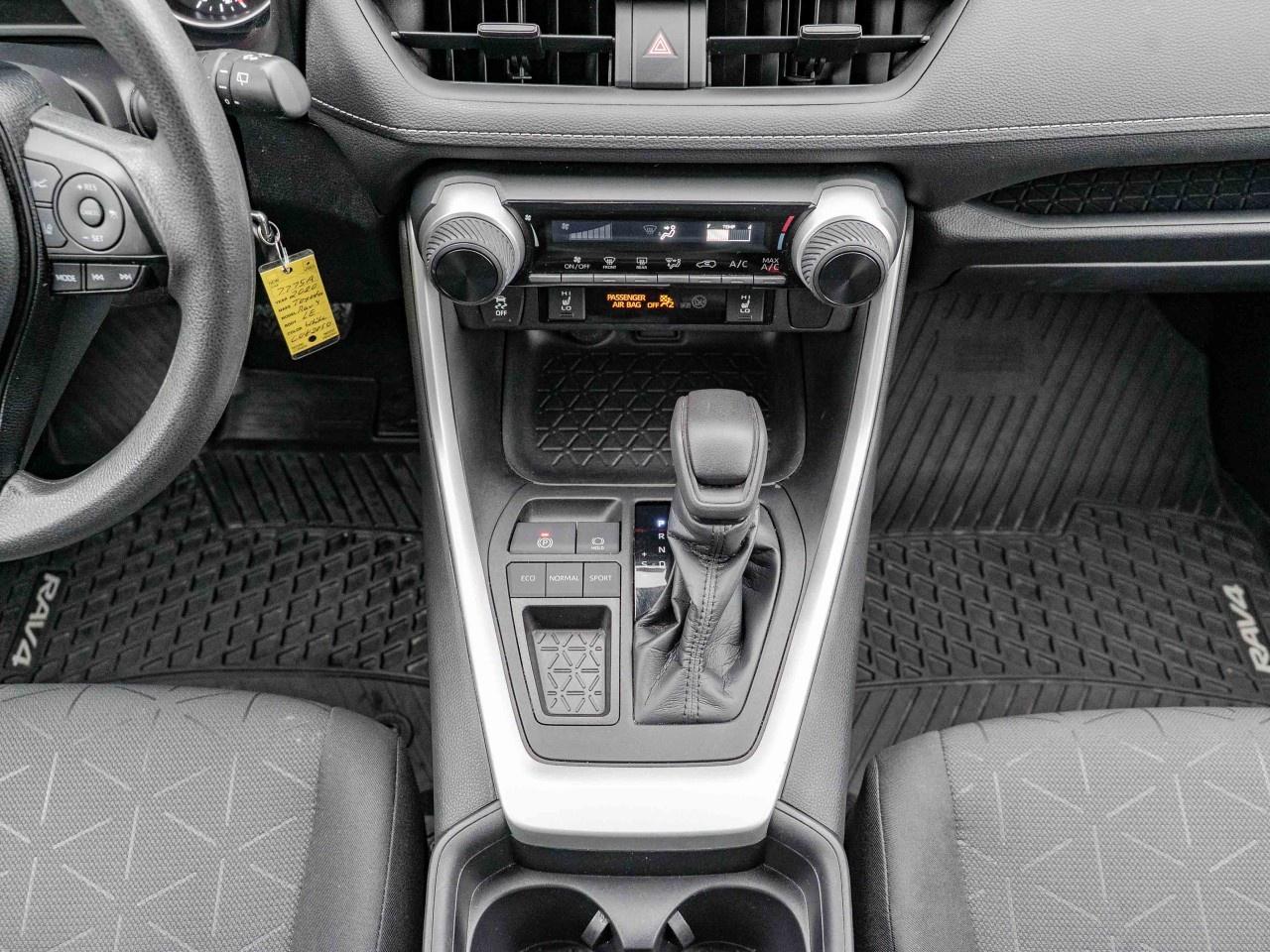 2020 Toyota RAV4 LE FWD Photo