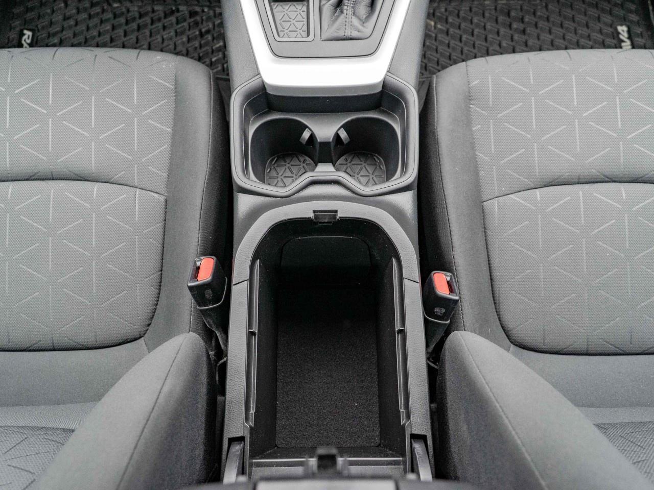 2020 Toyota RAV4 LE FWD Photo