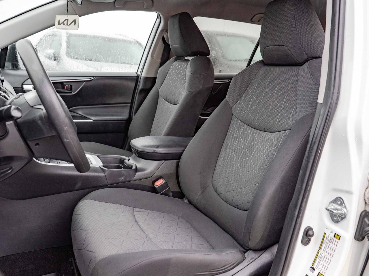 2020 Toyota RAV4 LE FWD Photo