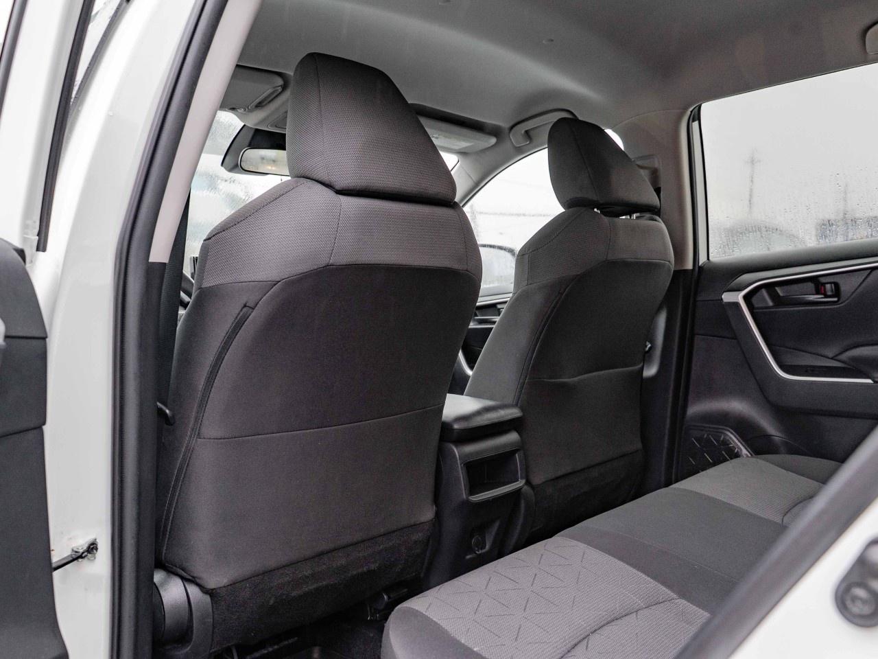 2020 Toyota RAV4 LE FWD Photo