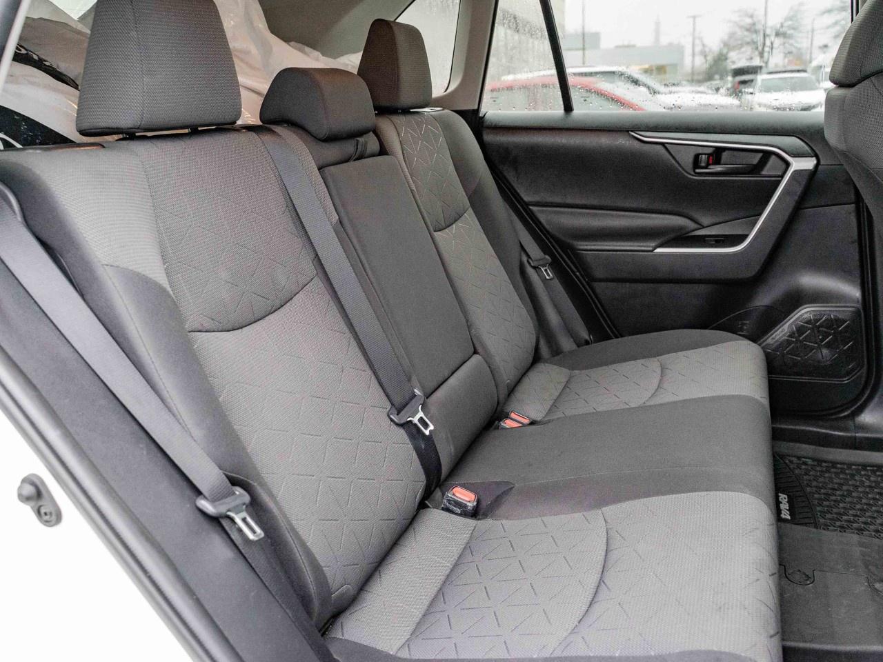 2020 Toyota RAV4 LE FWD Photo