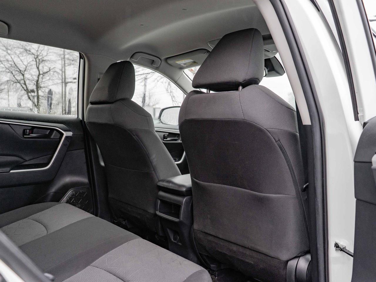 2020 Toyota RAV4 LE FWD Photo