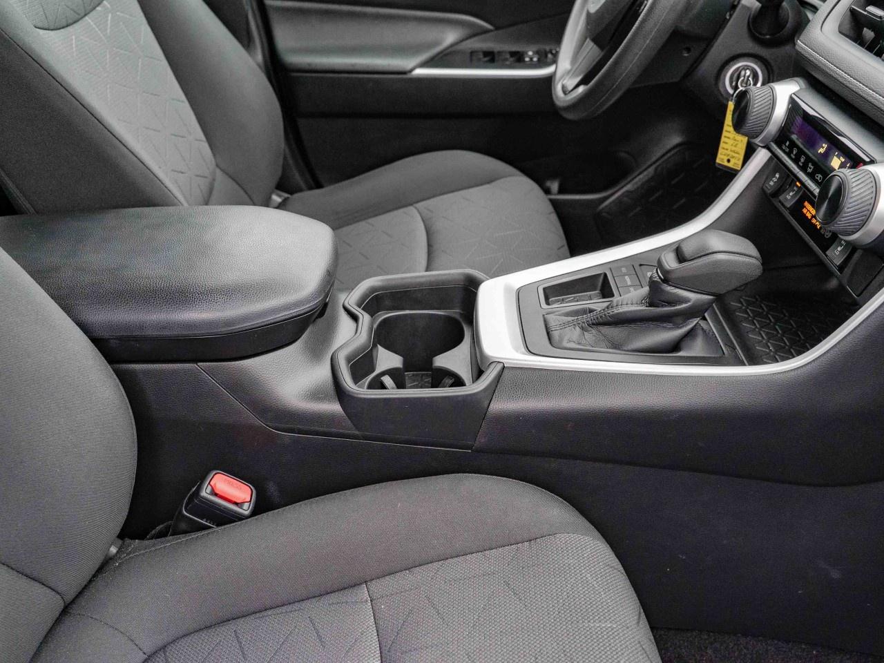 2020 Toyota RAV4 LE FWD Photo