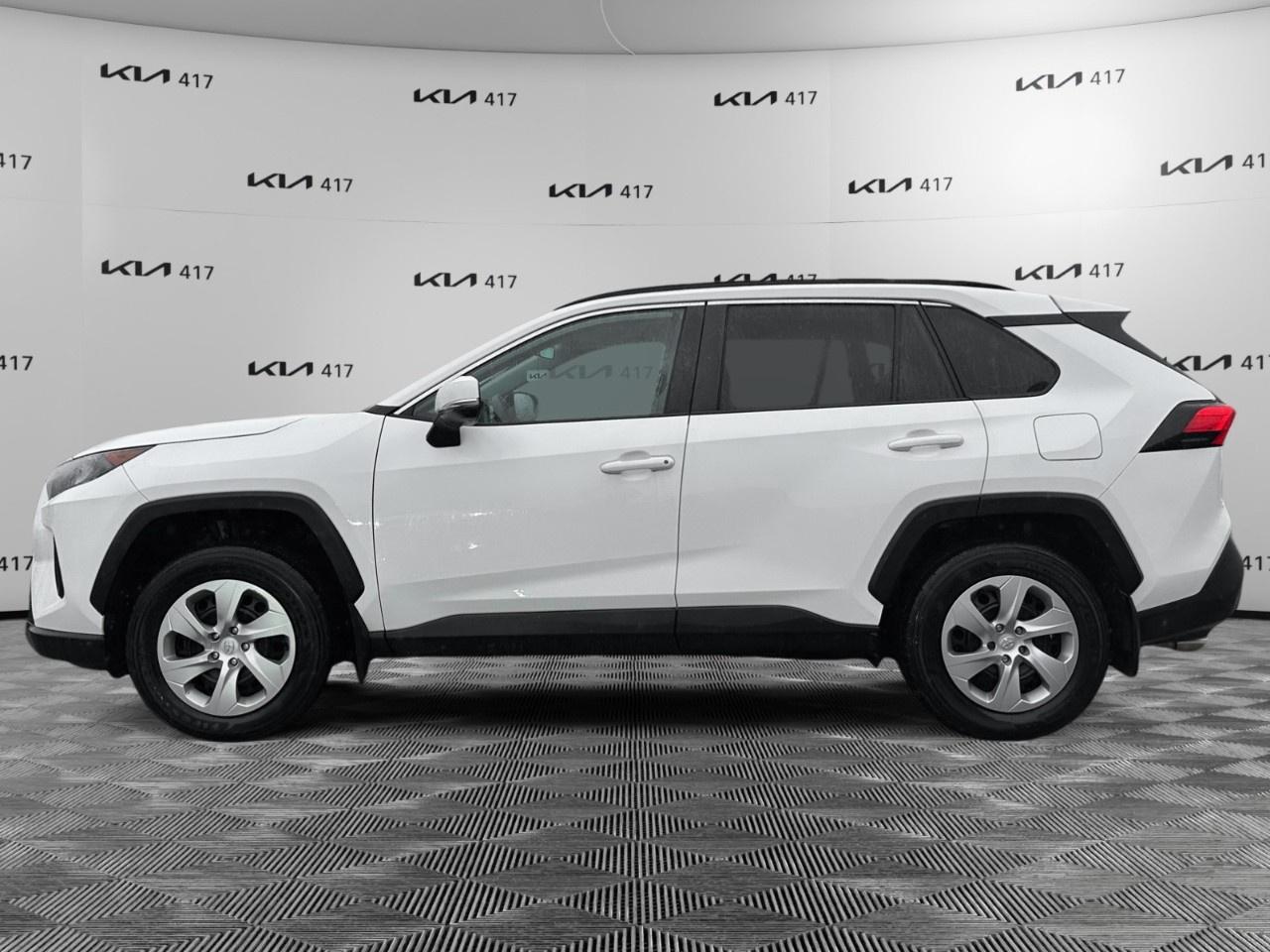 2020 Toyota RAV4 LE FWD Photo