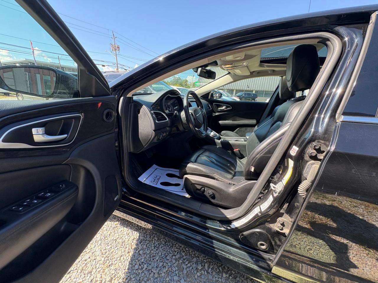 2015 Chrysler 200 C Limited, FULLY LOADED, with Safety and 1 year $2,000 per-claim limit Warranty. Financing Available Photo