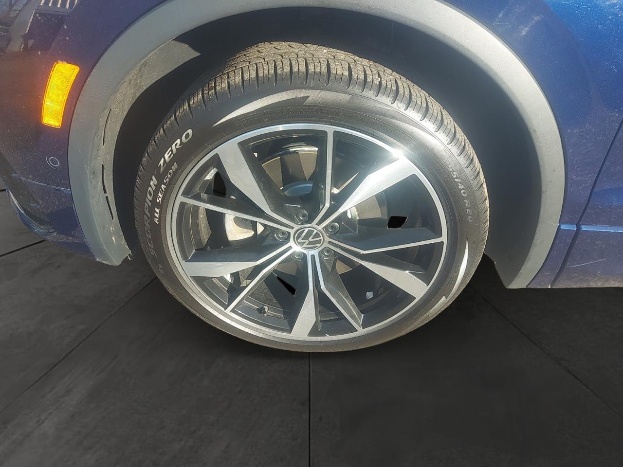 2023 Volkswagen Tiguan Highline R-line Photo