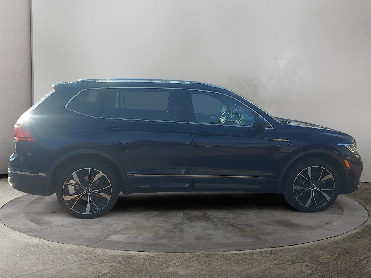 2023 Volkswagen Tiguan Highline R-line Photo