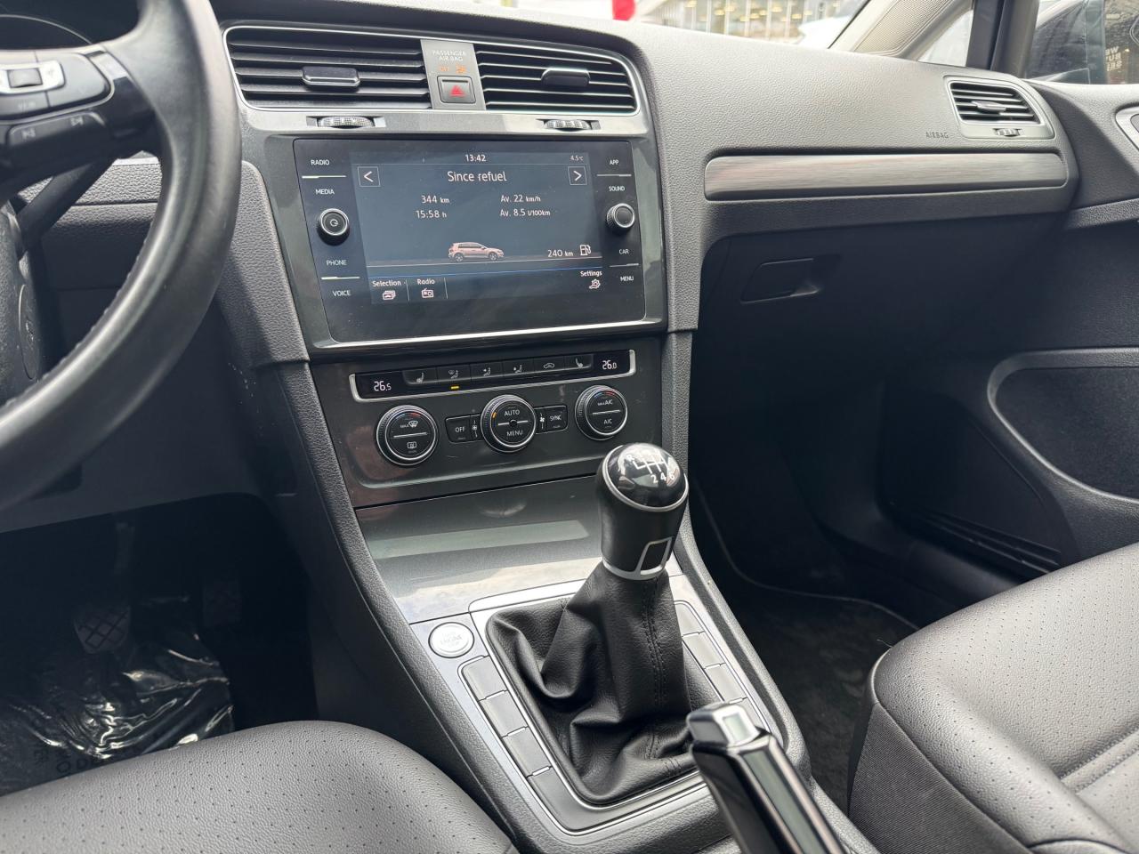 2019 Volkswagen Golf 1.4 TSI Comfortline Manual | Leather | Sunroof | Backup Camera | Heated Seats Photo
