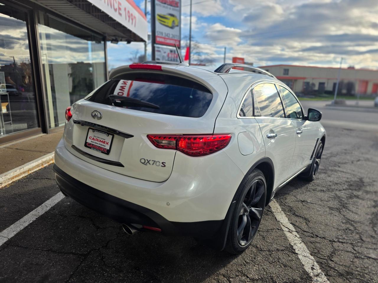 2017 Infiniti QX70 Sport Accident Free | Last Model Year | LOW KMS Photo