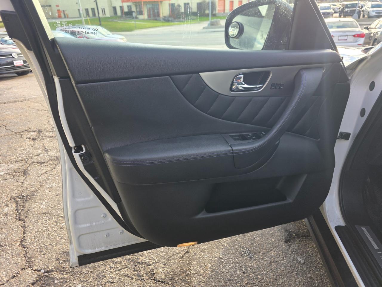 2017 Infiniti QX70 Sport Accident Free | Last Model Year | LOW KMS Photo