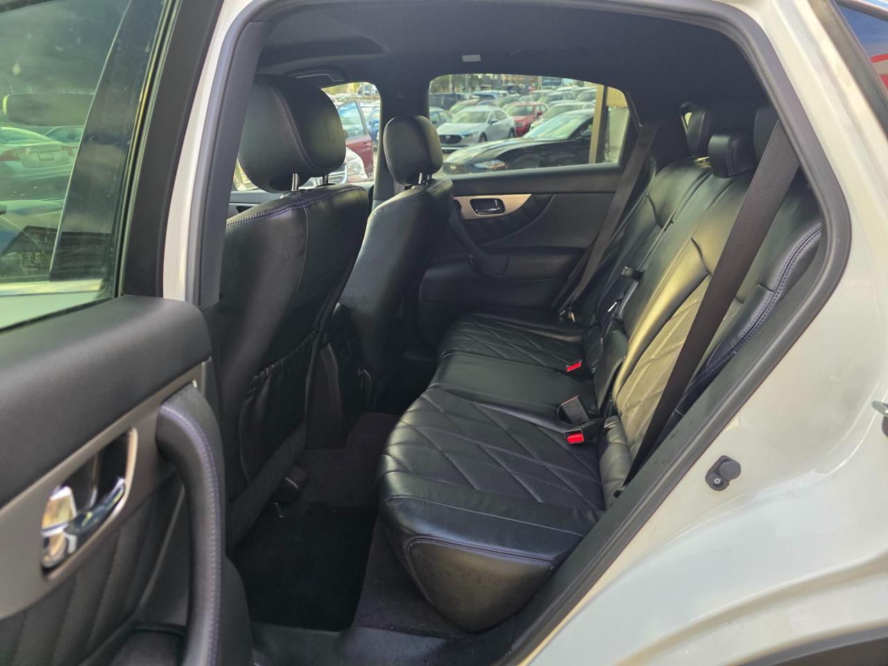 2017 Infiniti QX70 Sport Accident Free | Last Model Year | LOW KMS Photo