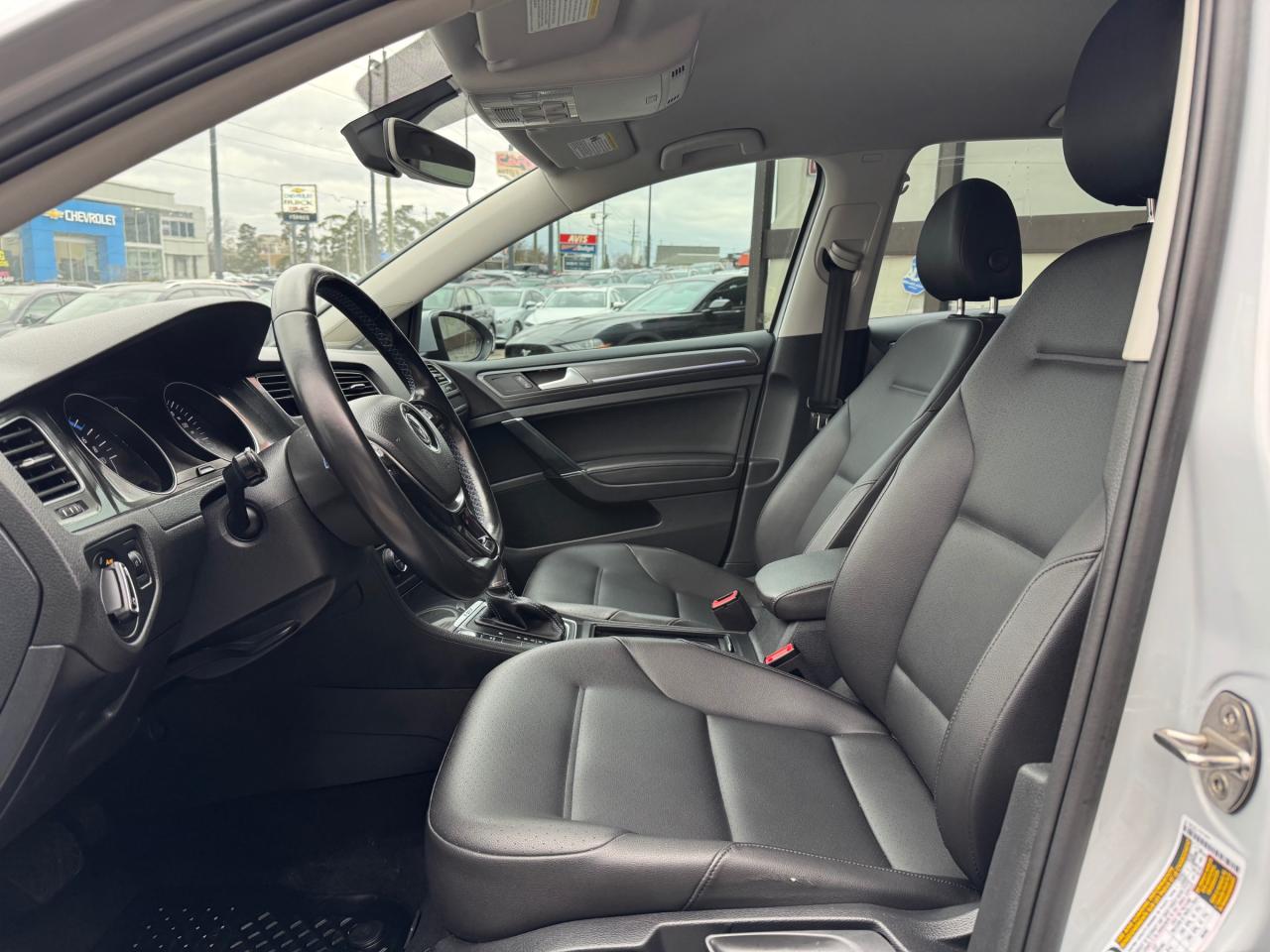 2019 Volkswagen Golf e-Golf Comfortline Dealer Serviced | Navigation | Leather Photo