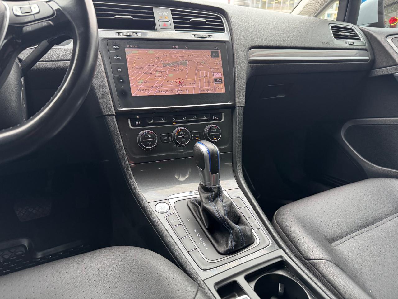2019 Volkswagen Golf e-Golf Comfortline Dealer Serviced | Navigation | Leather Photo