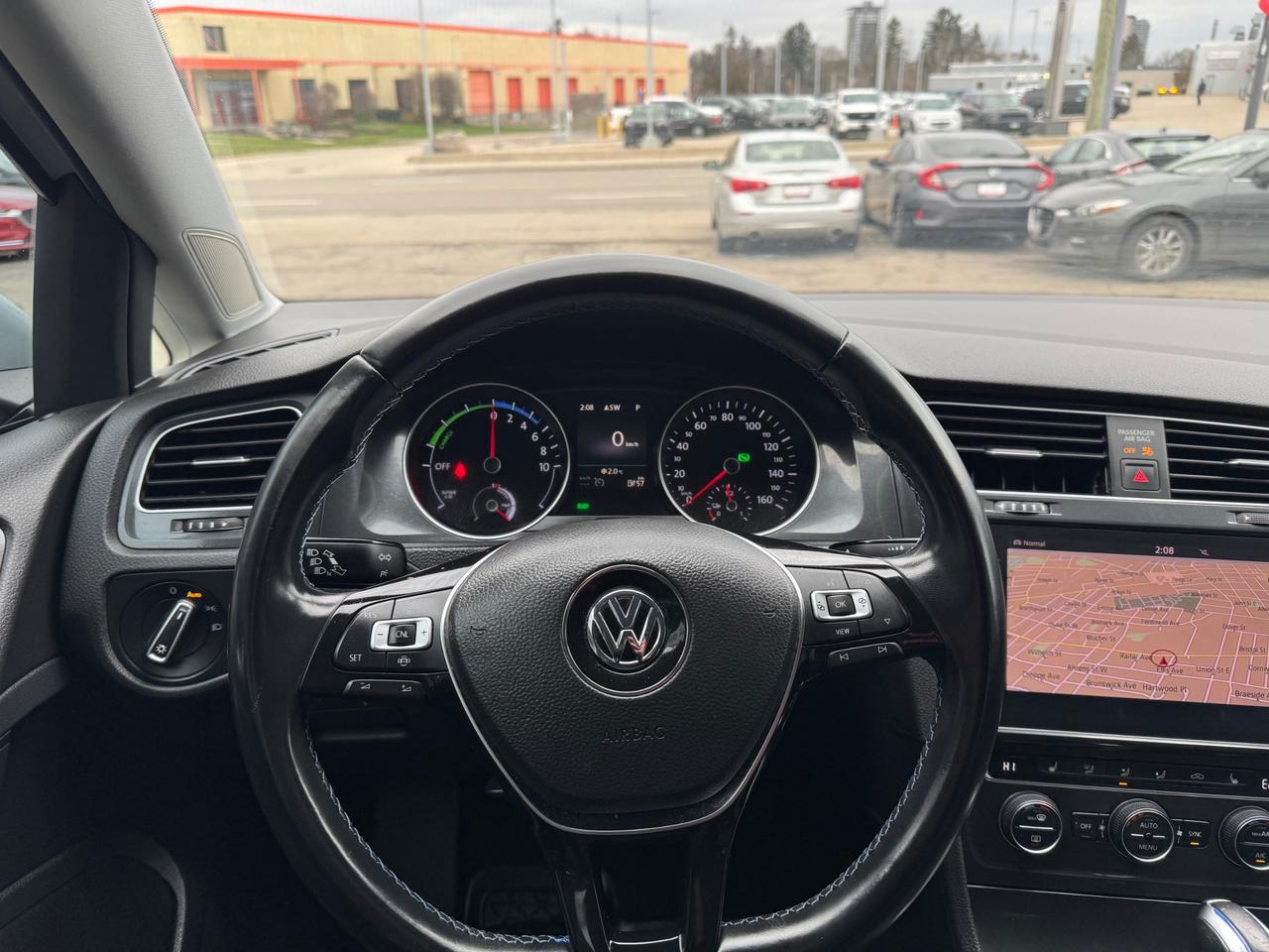 2019 Volkswagen Golf e-Golf Comfortline Dealer Serviced | Navigation | Leather Photo