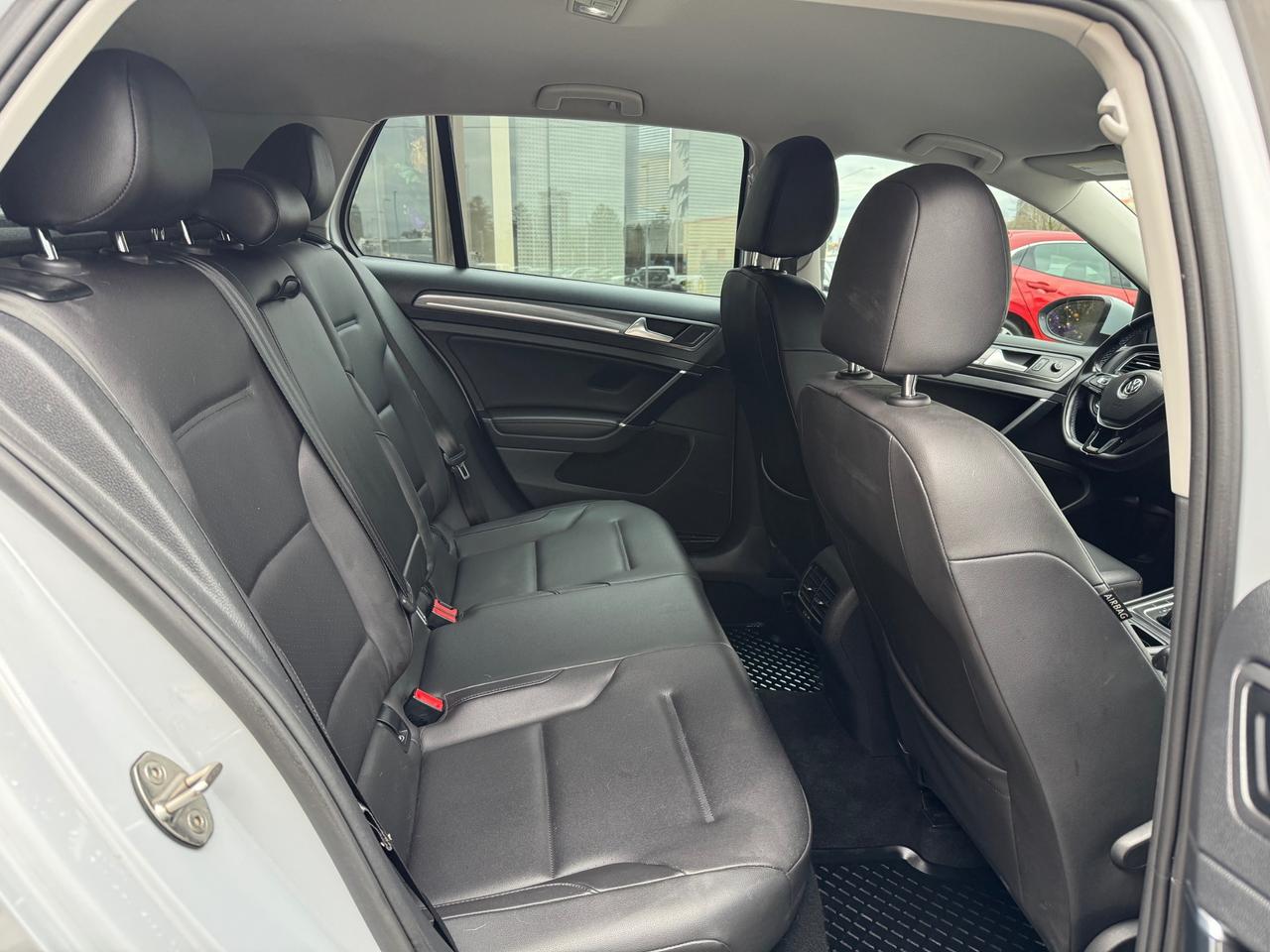 2019 Volkswagen Golf e-Golf Comfortline Dealer Serviced | Navigation | Leather Photo
