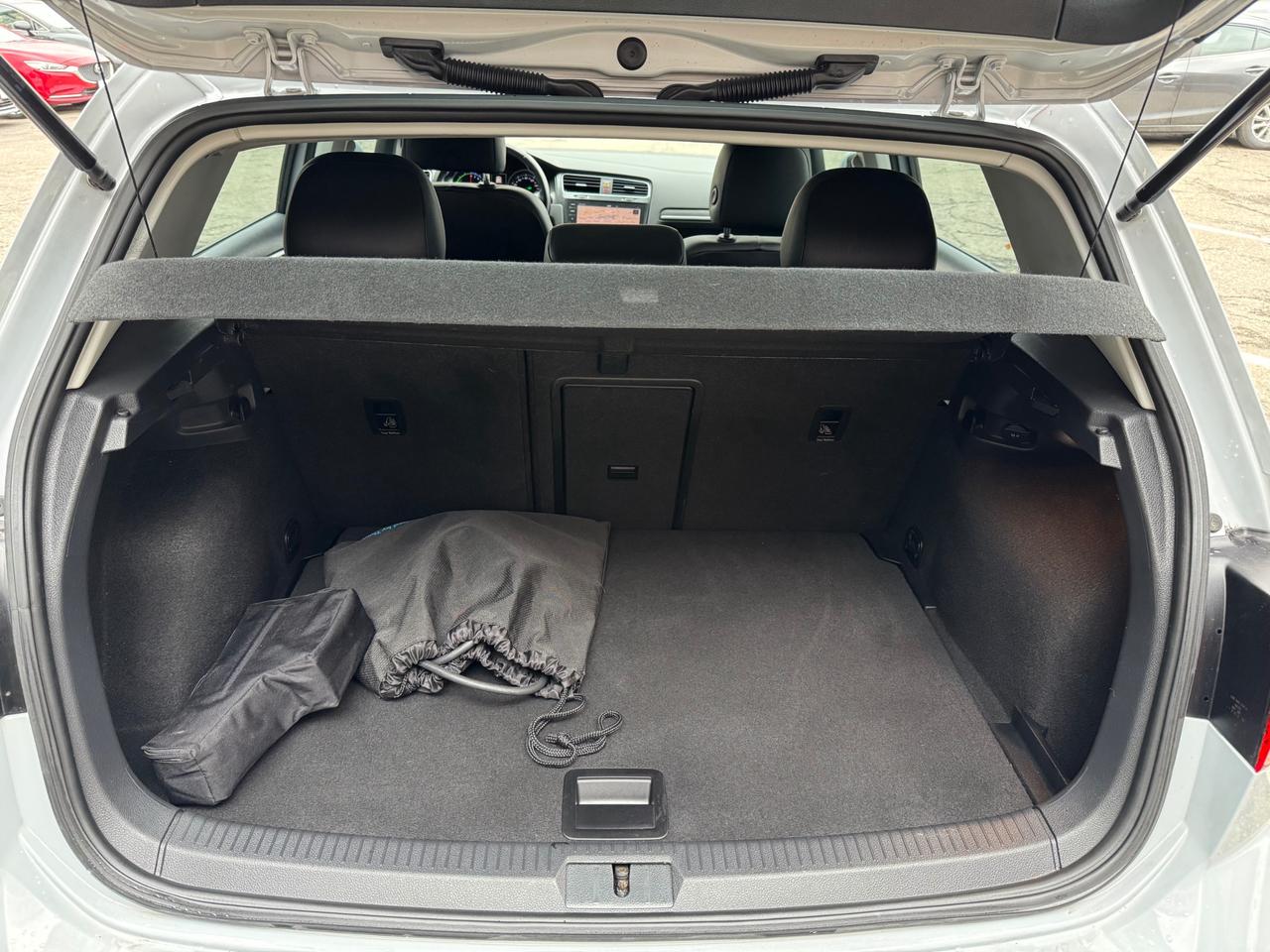 2019 Volkswagen Golf e-Golf Comfortline Dealer Serviced | Navigation | Leather Photo