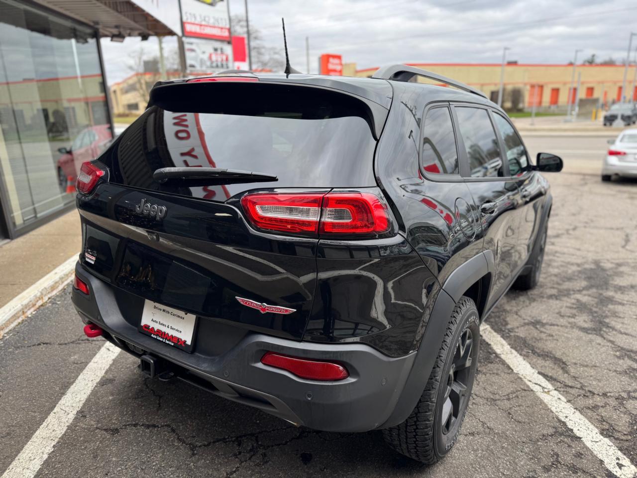 2017 Jeep Cherokee Trailhawk **SALE PENDING** Photo4