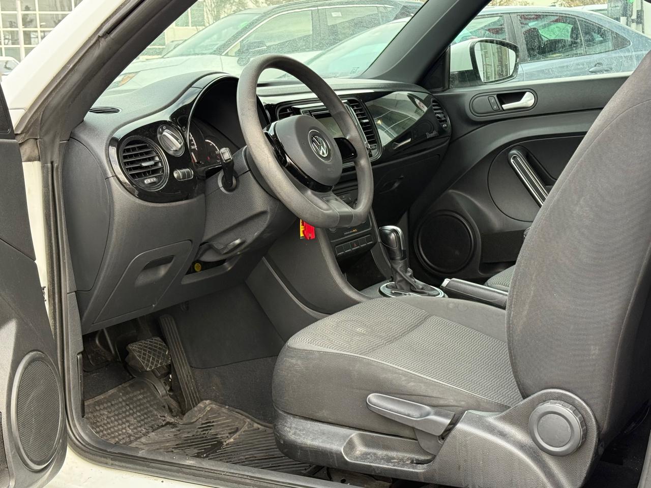 2016 Volkswagen Beetle 1.8 TSI Trendline Photo