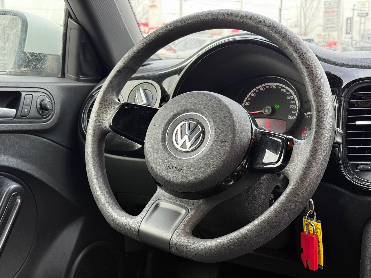 2016 Volkswagen Beetle 1.8 TSI Trendline Photo