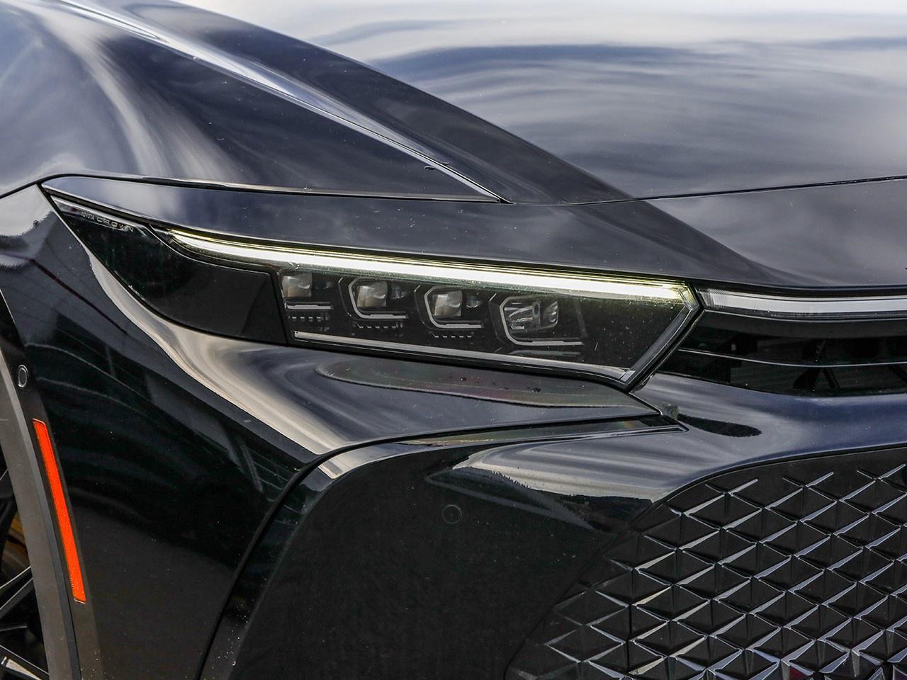 2023 Toyota Crown Platinum Photo4