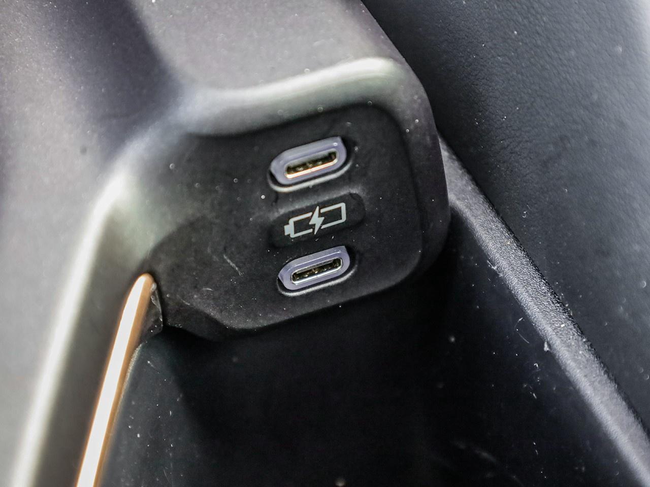 2023 Toyota Crown Platinum Photo