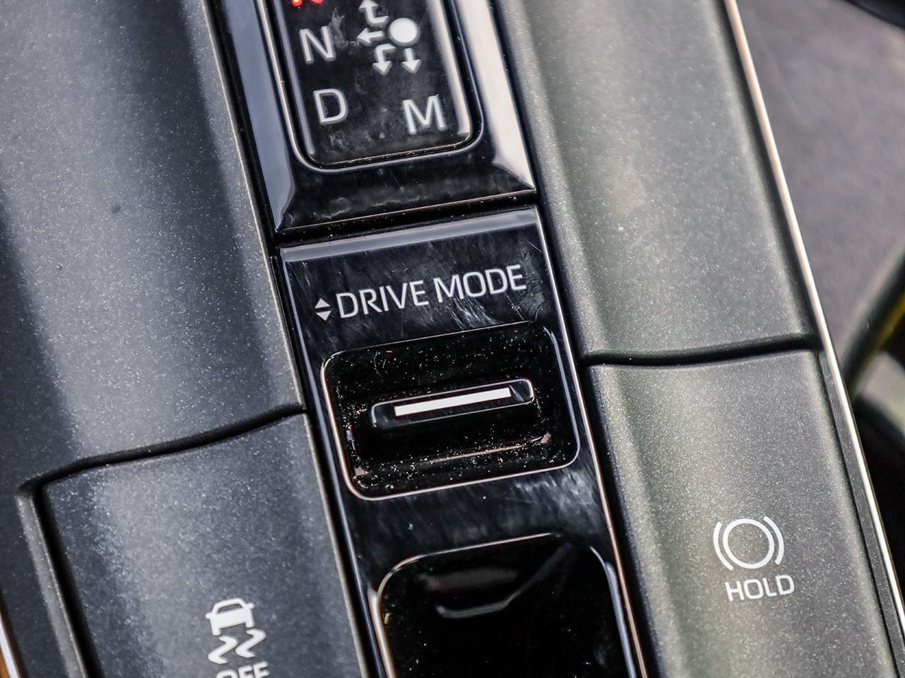 2023 Toyota Crown Platinum Photo