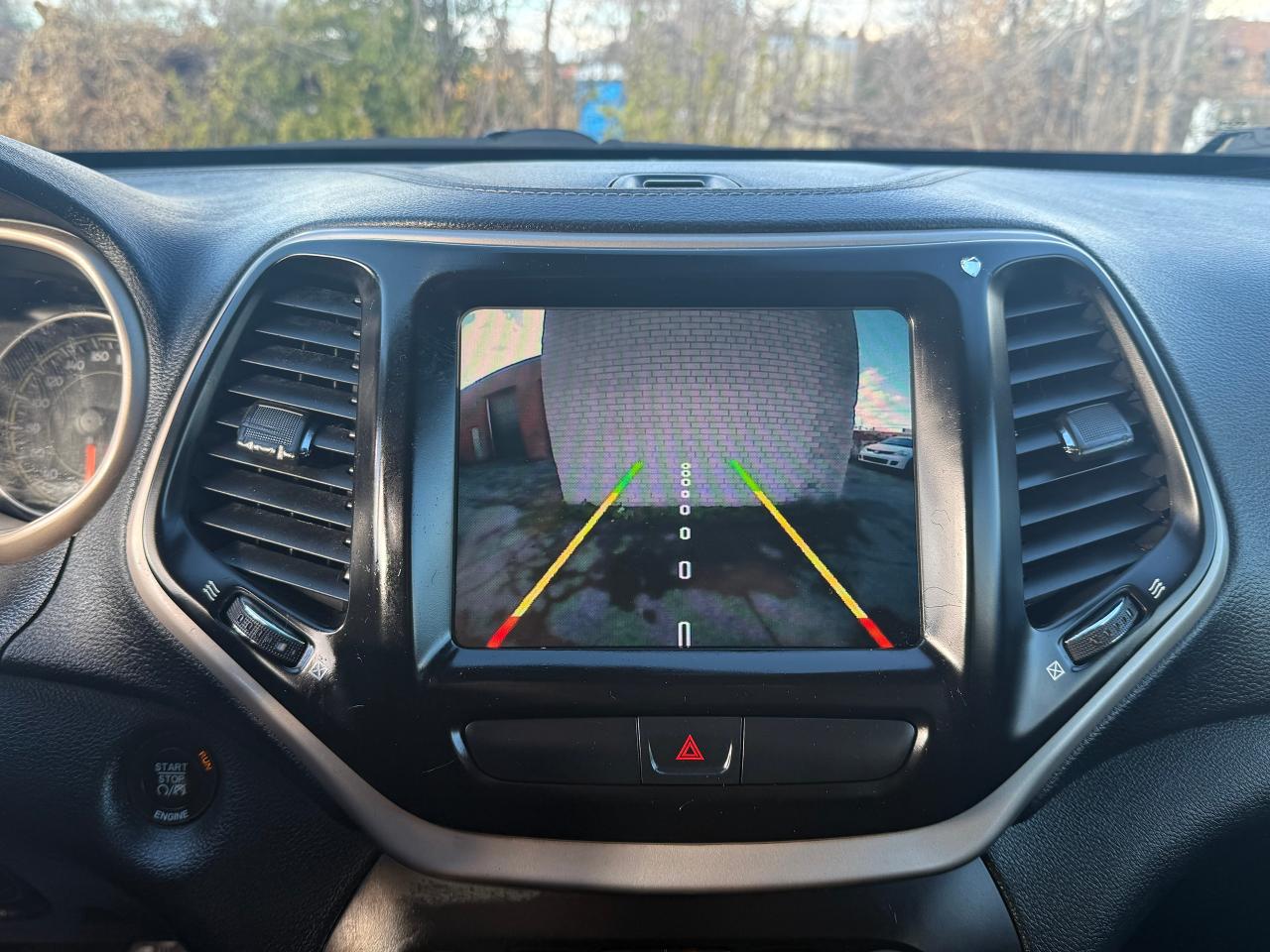 2016 Jeep Cherokee Altitude 4WD V6 *CLEAN CARFAX*SAFETY INCL* - Photo #12