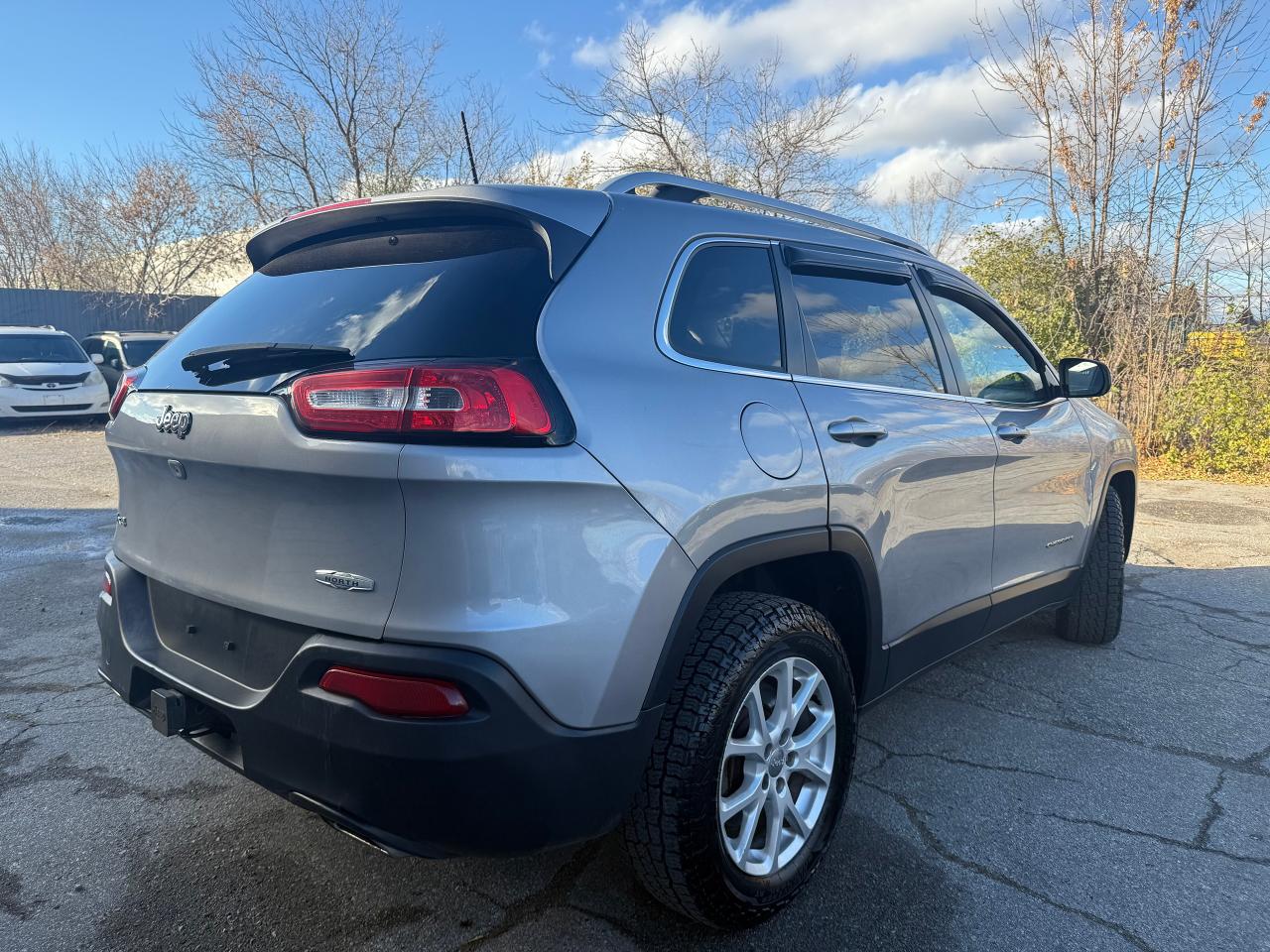 2016 Jeep Cherokee Altitude 4WD V6 *CLEAN CARFAX*SAFETY INCL* - Photo #5