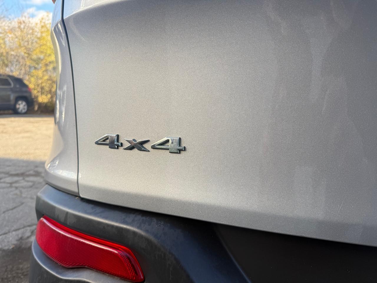 2016 Jeep Cherokee Altitude 4WD V6 *CLEAN CARFAX*SAFETY INCL* - Photo #4