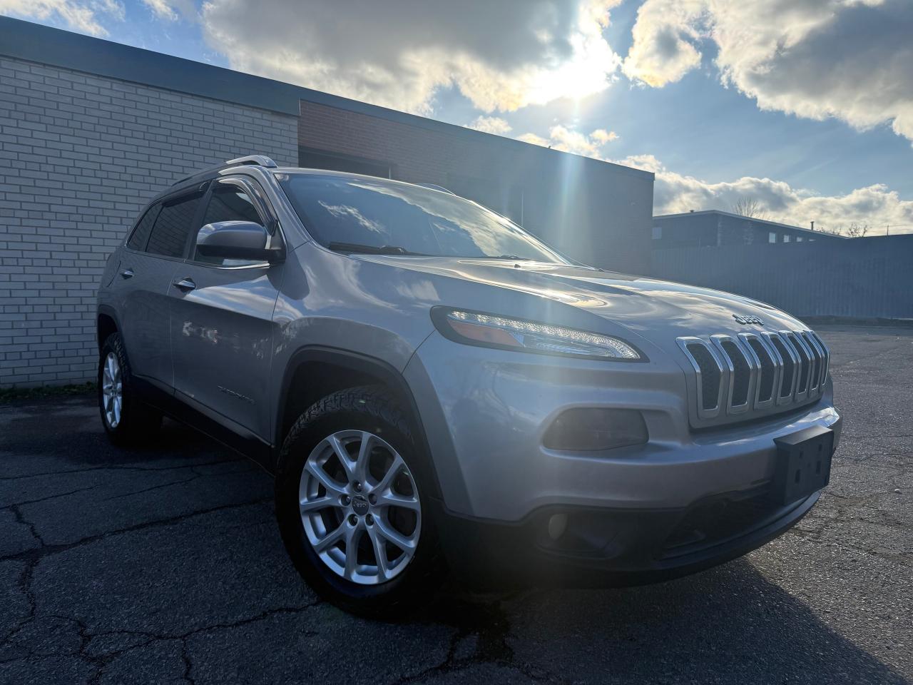 2016 Jeep Cherokee Altitude 4WD V6 *CLEAN CARFAX*SAFETY INCL* - Photo #1