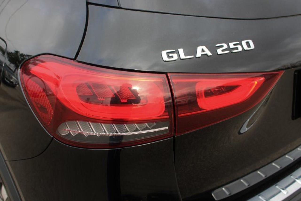 2023 Mercedes-Benz GLA GLA 250*AWD*Heated Leather*Moon Roof*BT*Rear Cam - Photo #4