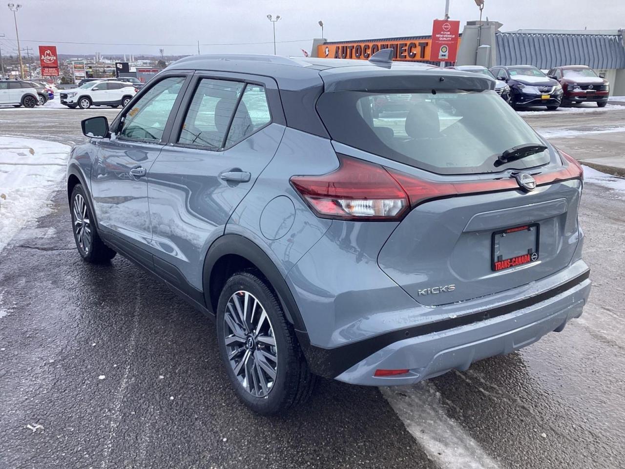 2025 Nissan Kicks Play SV Photo