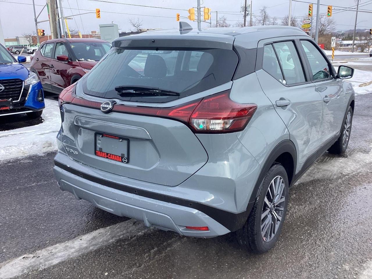 2025 Nissan Kicks Play SV Photo