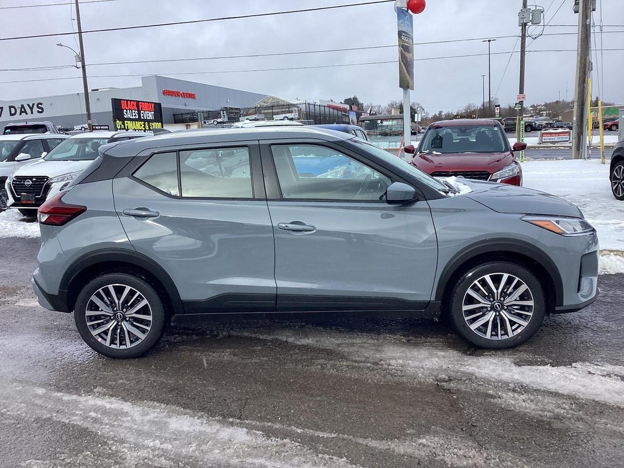 2025 Nissan Kicks Play SV Photo