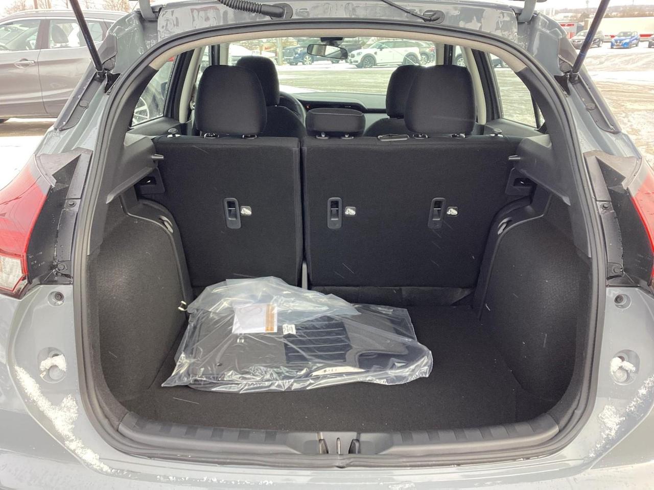 2025 Nissan Kicks Play SV Photo