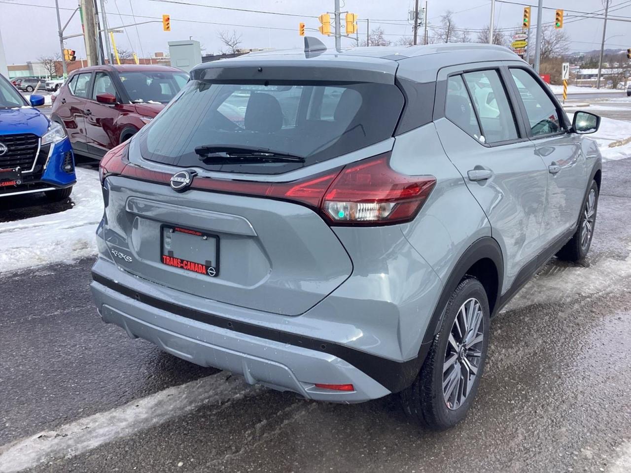 2025 Nissan Kicks Play SV Photo